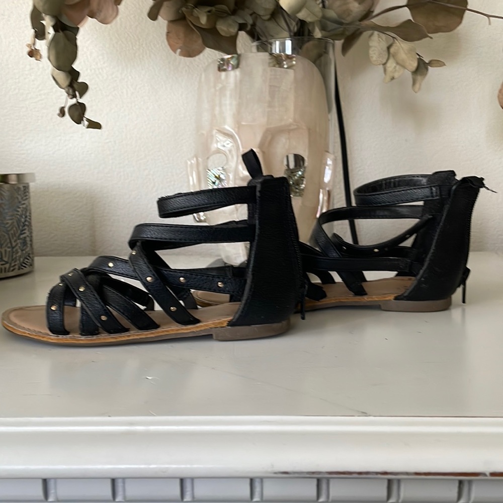 GAP little girls black gladiator sandals. GUC, some wear.